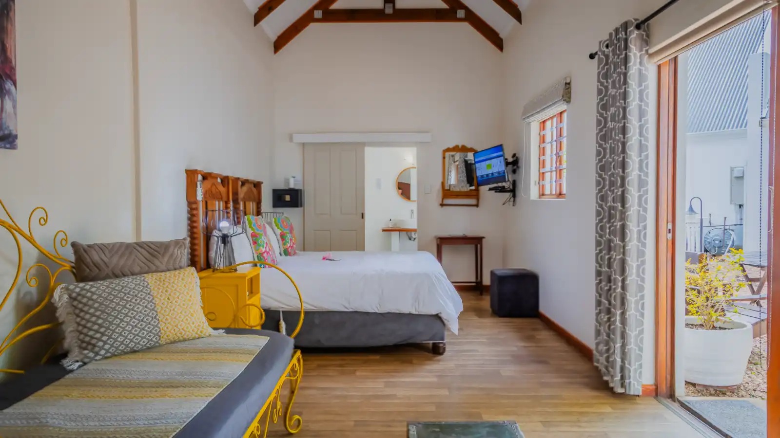 Hamerkop Standard King/Twin Courtyard Room - 1