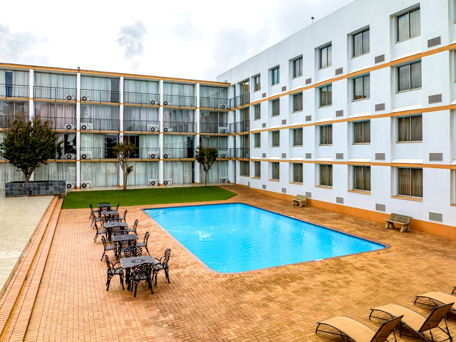 African Sky Hotels and Resorts - Ermelo Inn gallery