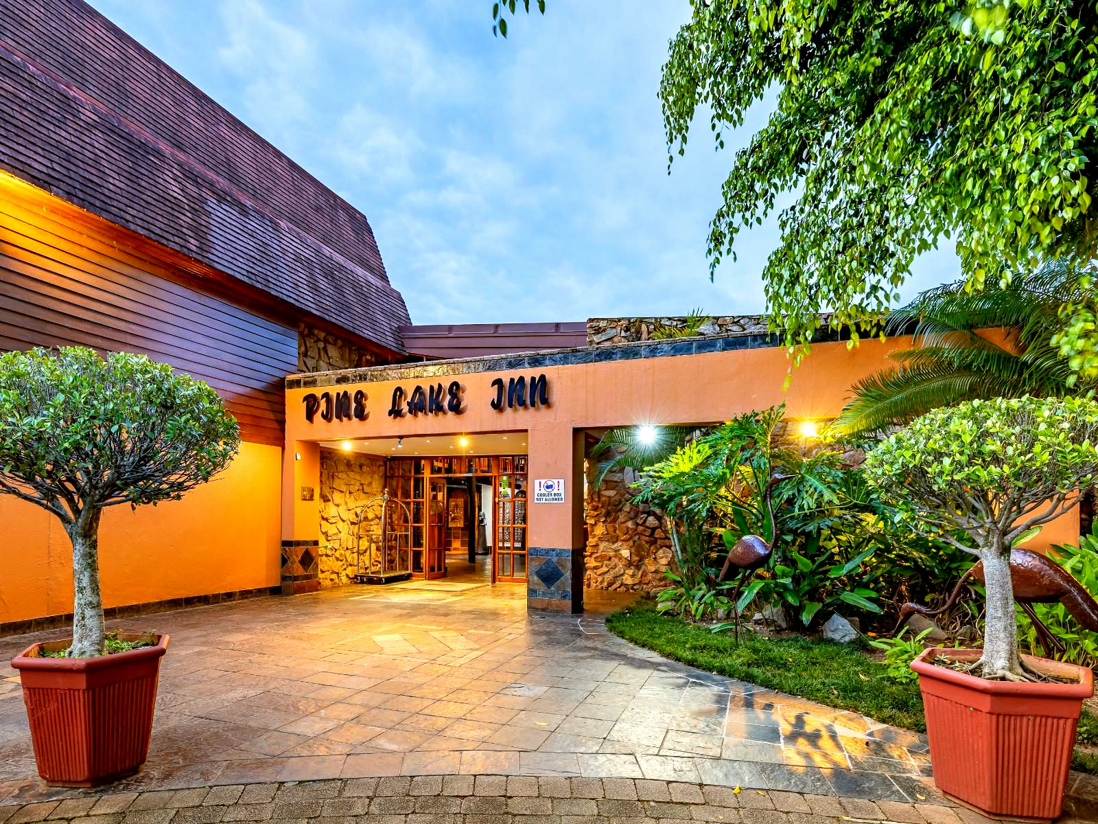African Sky Hotels - Pine Lake Inn