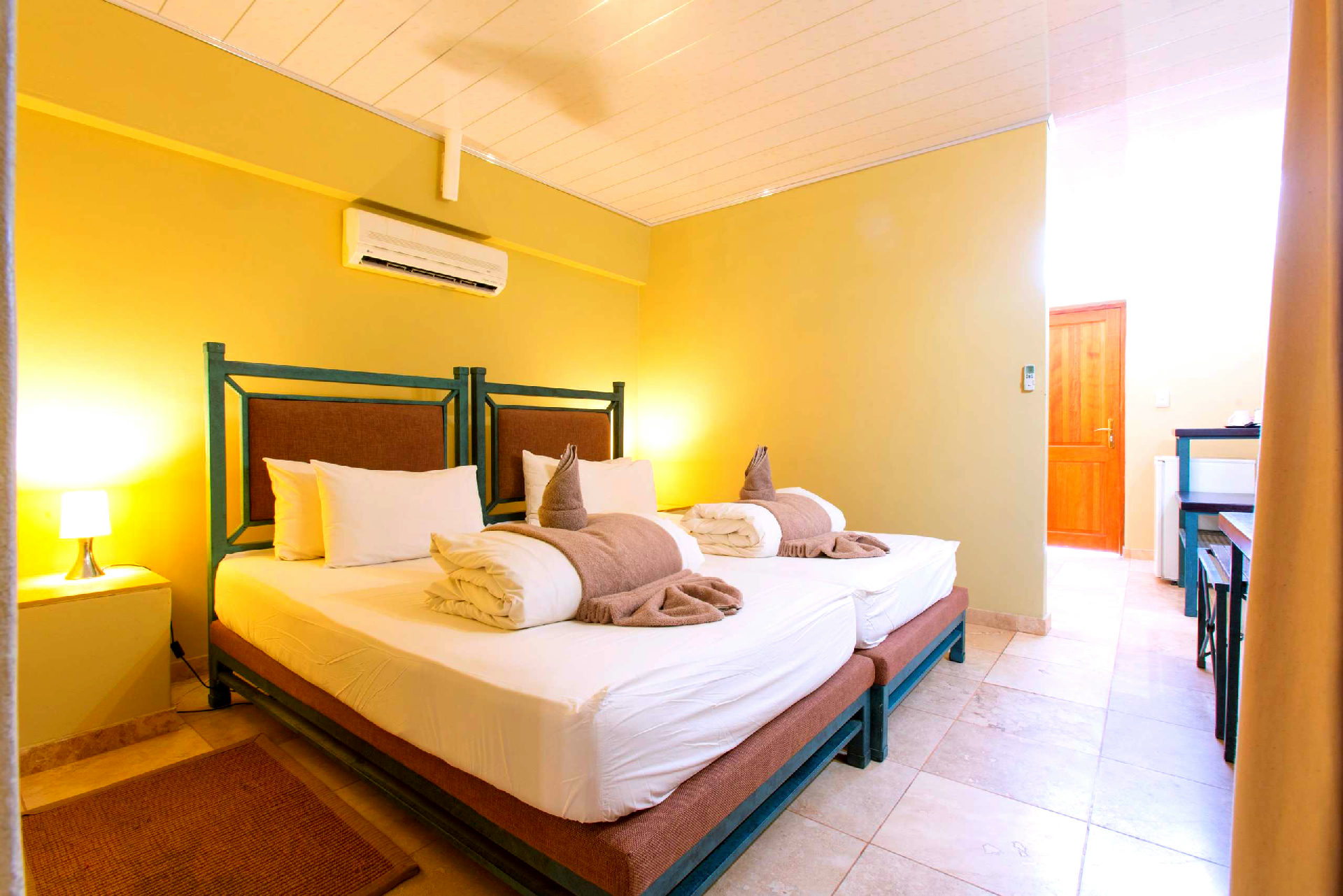 Mountain View Room - 1