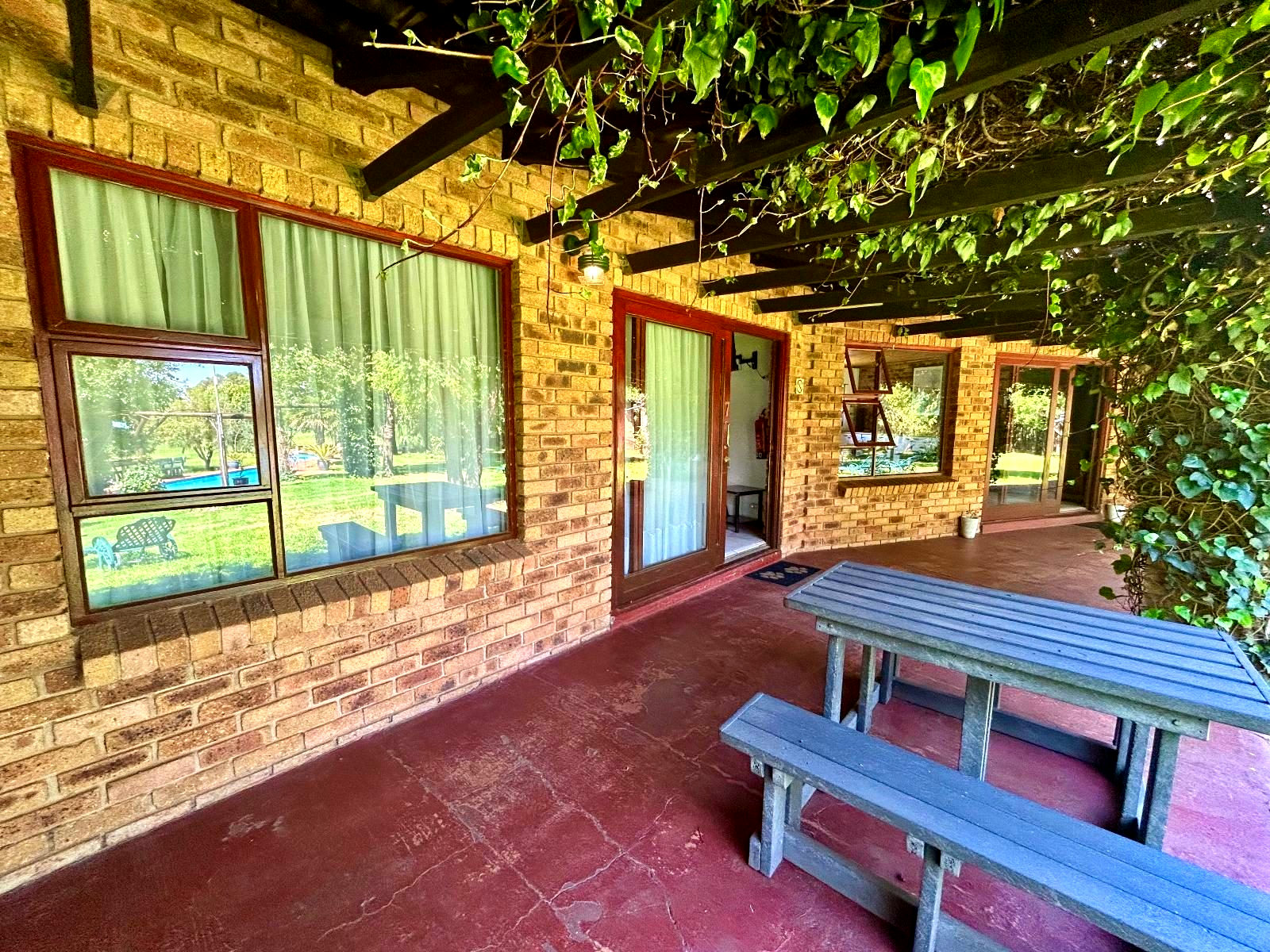 Family Room (4) - 1