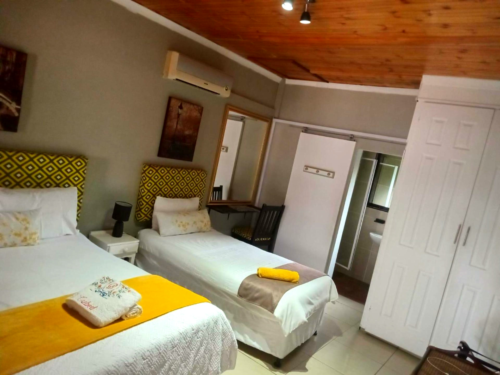 Standard 6-Sleeper Family Room - 1