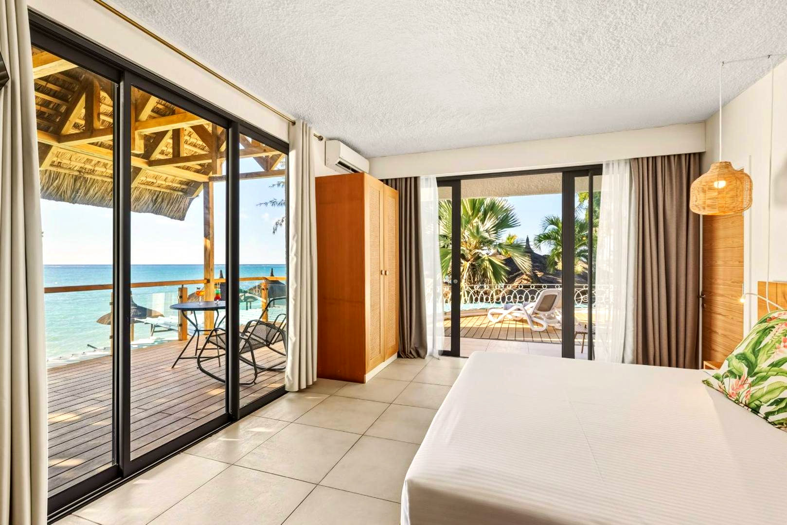 Beach Front Suite - 1