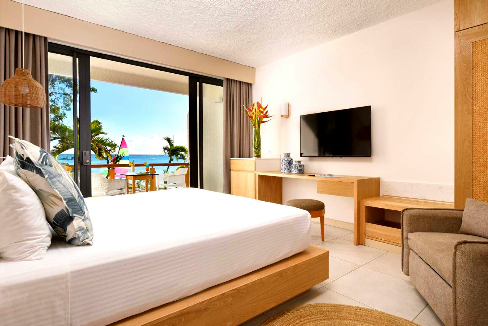 Executive Coral Signature Beach Front - 1
