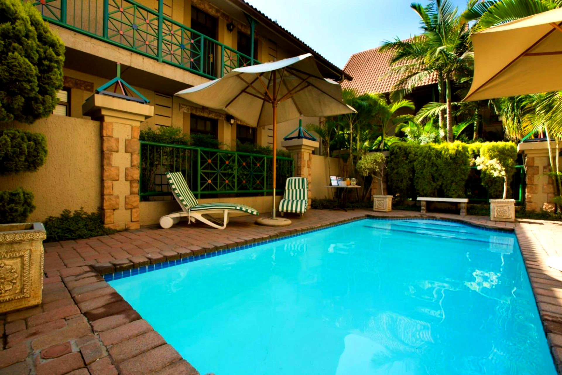 Court Classique Suite Hotel gallery