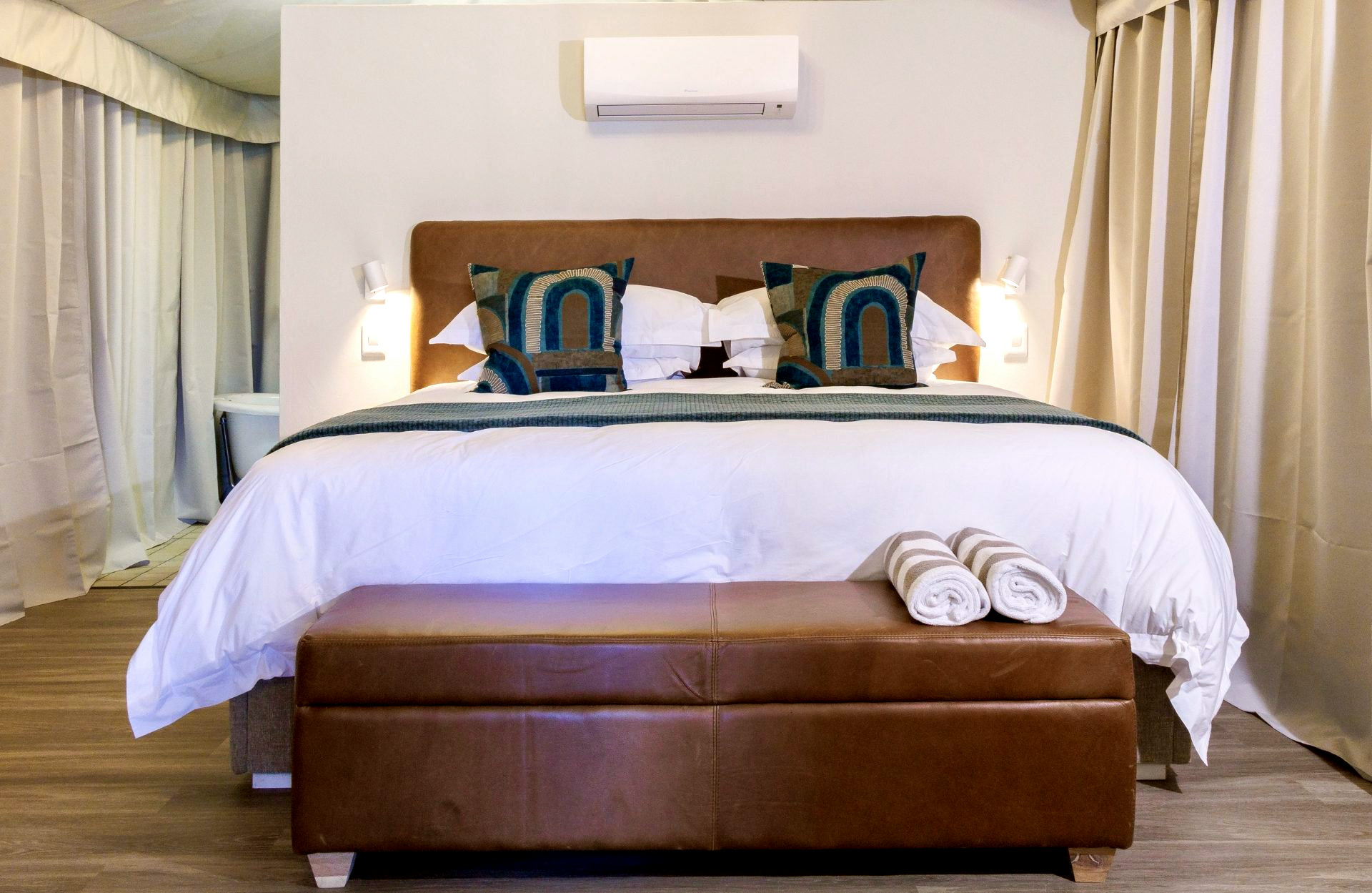 Lakeside Glamping Springbok - 1
