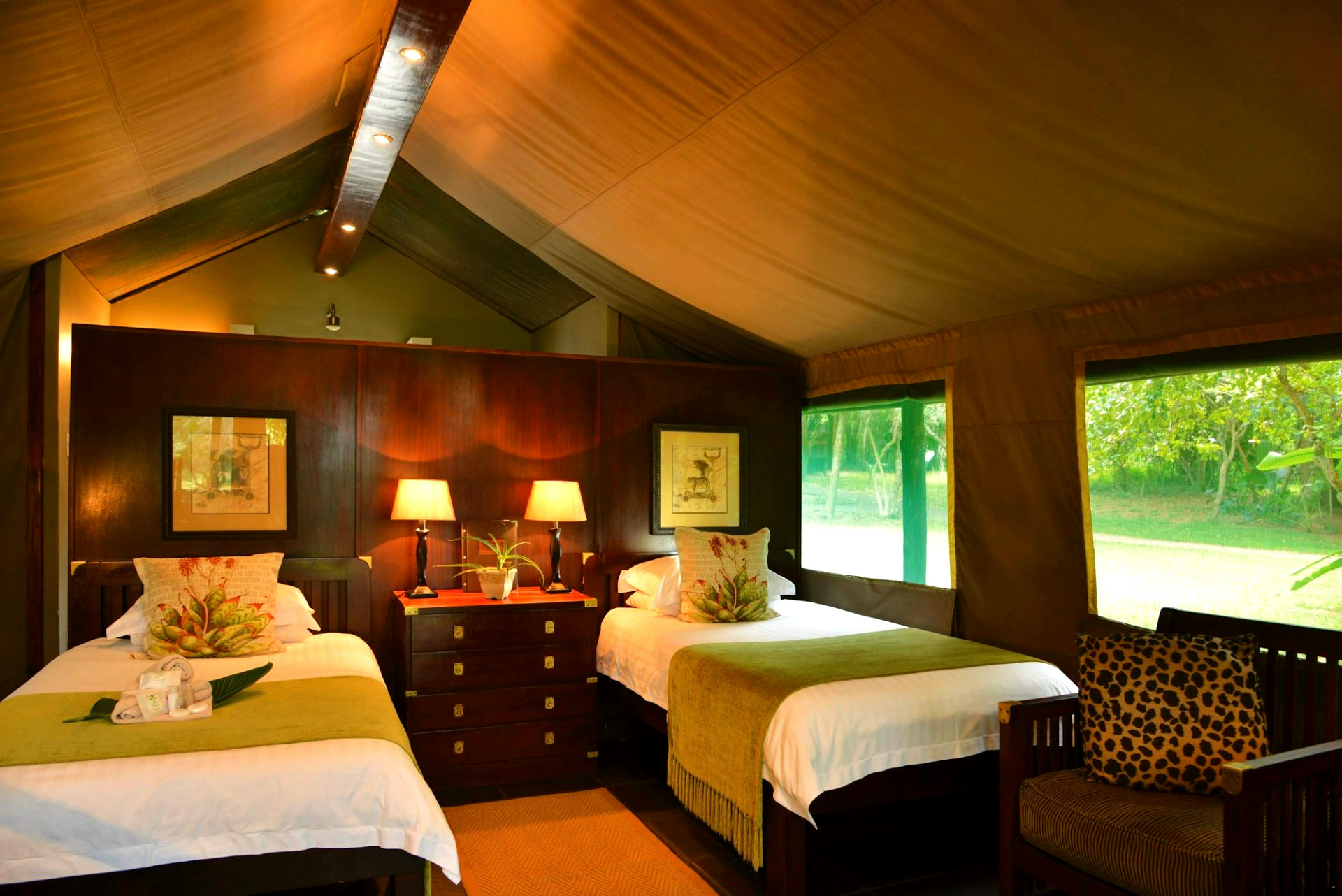 Luxury tented Accommodation Twin - 1