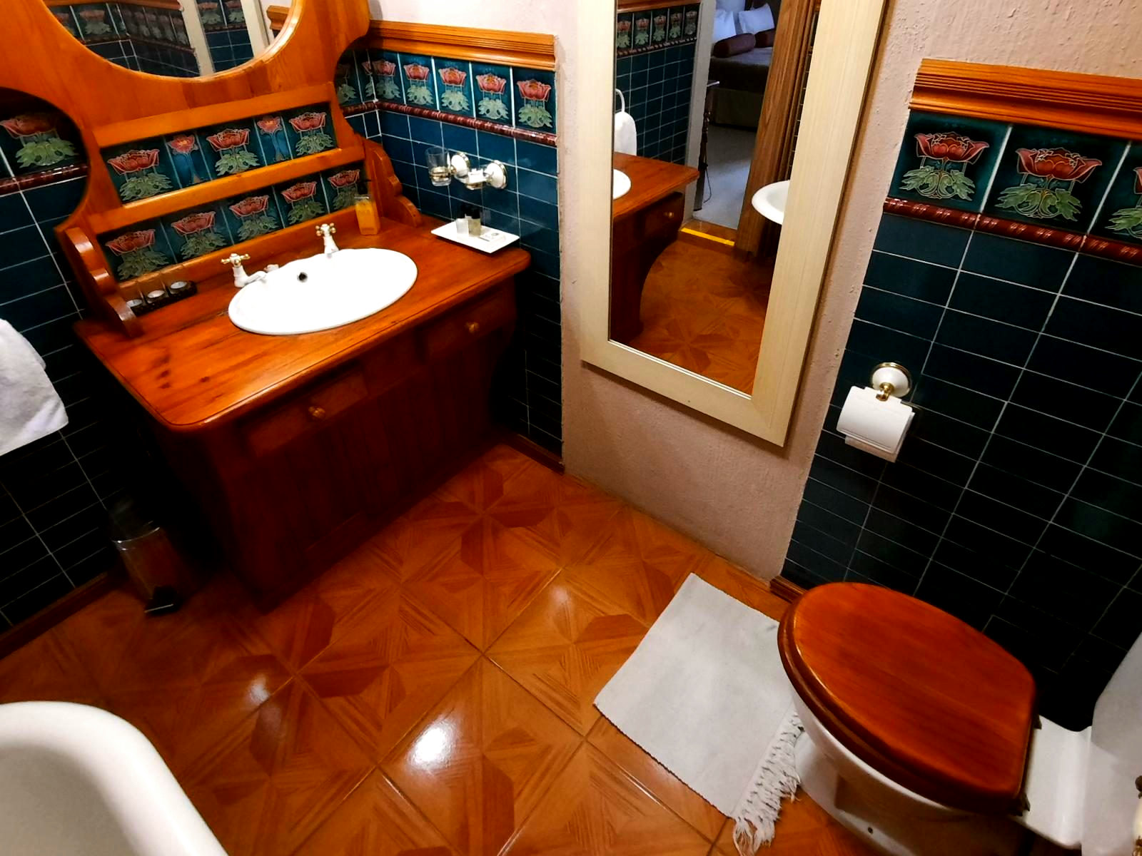 Deluxe Romantic Suite with Bath - 1