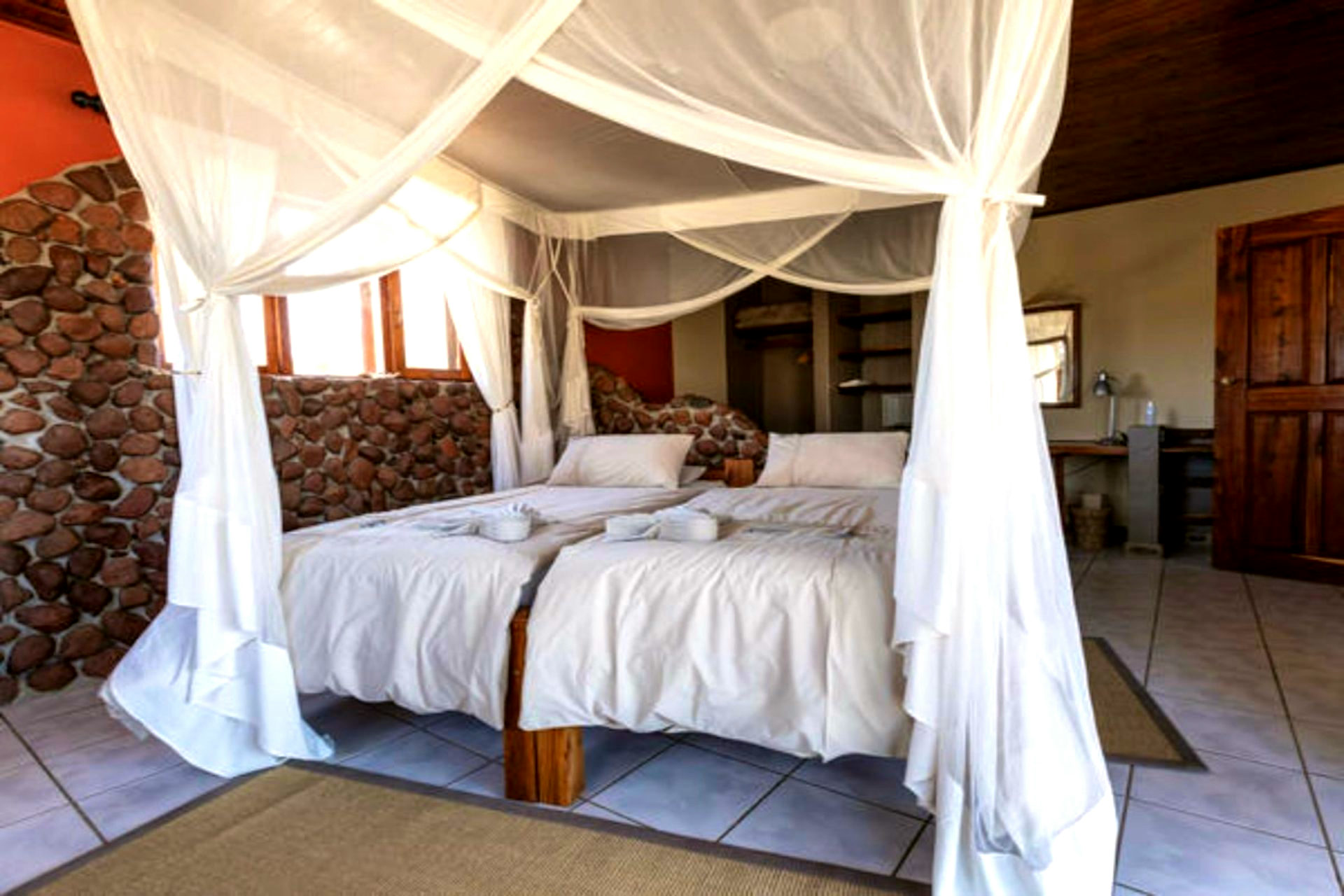Twin Rooms - 1