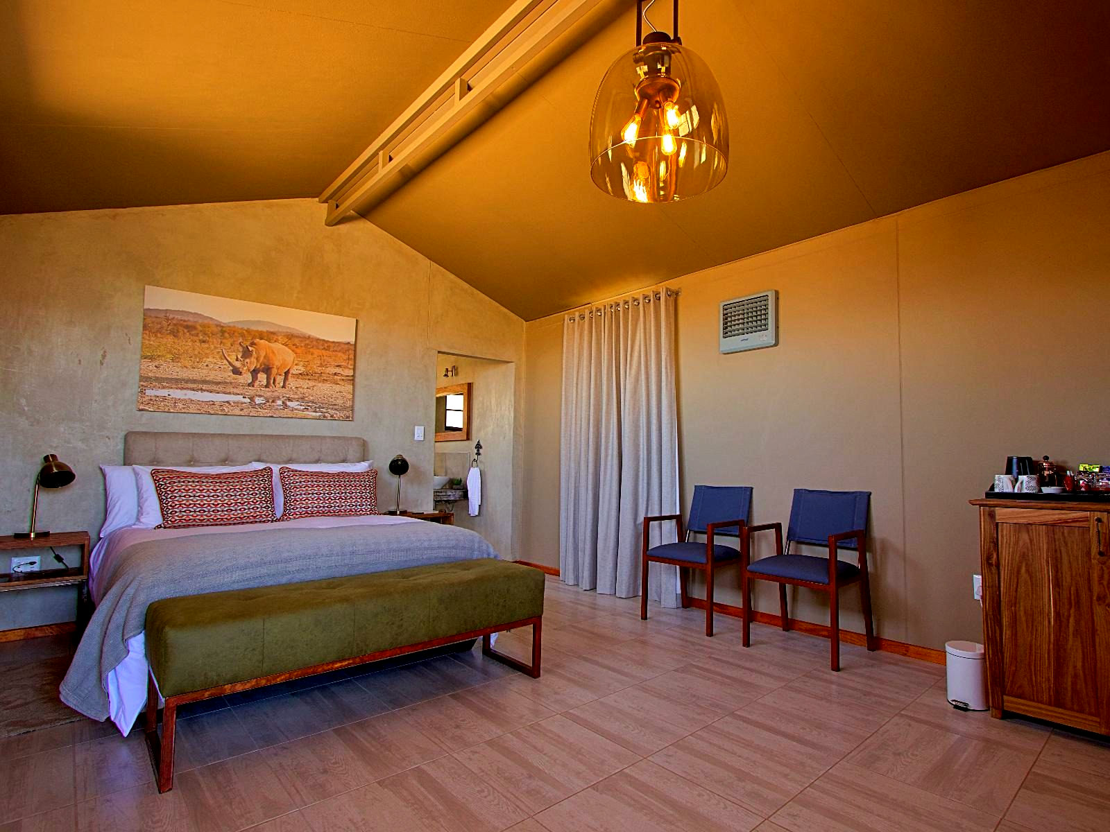 Deluxe Queen Room - 1