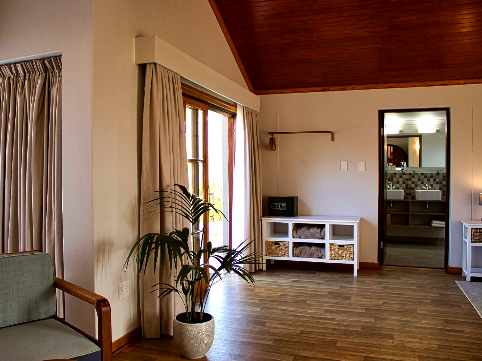 Suite - 1