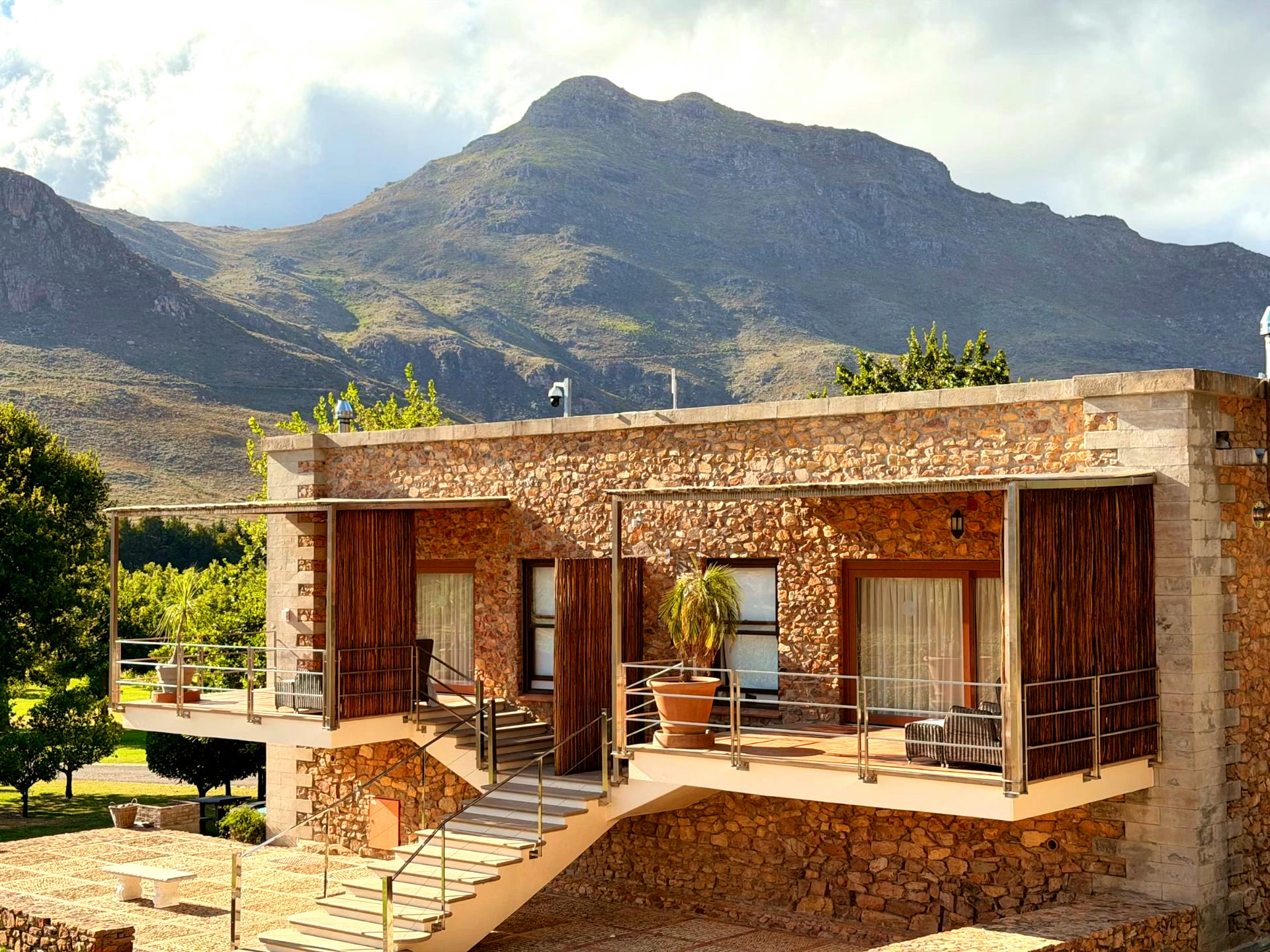 Luxury Pinot Noir Suite 2 with hot tub - 1
