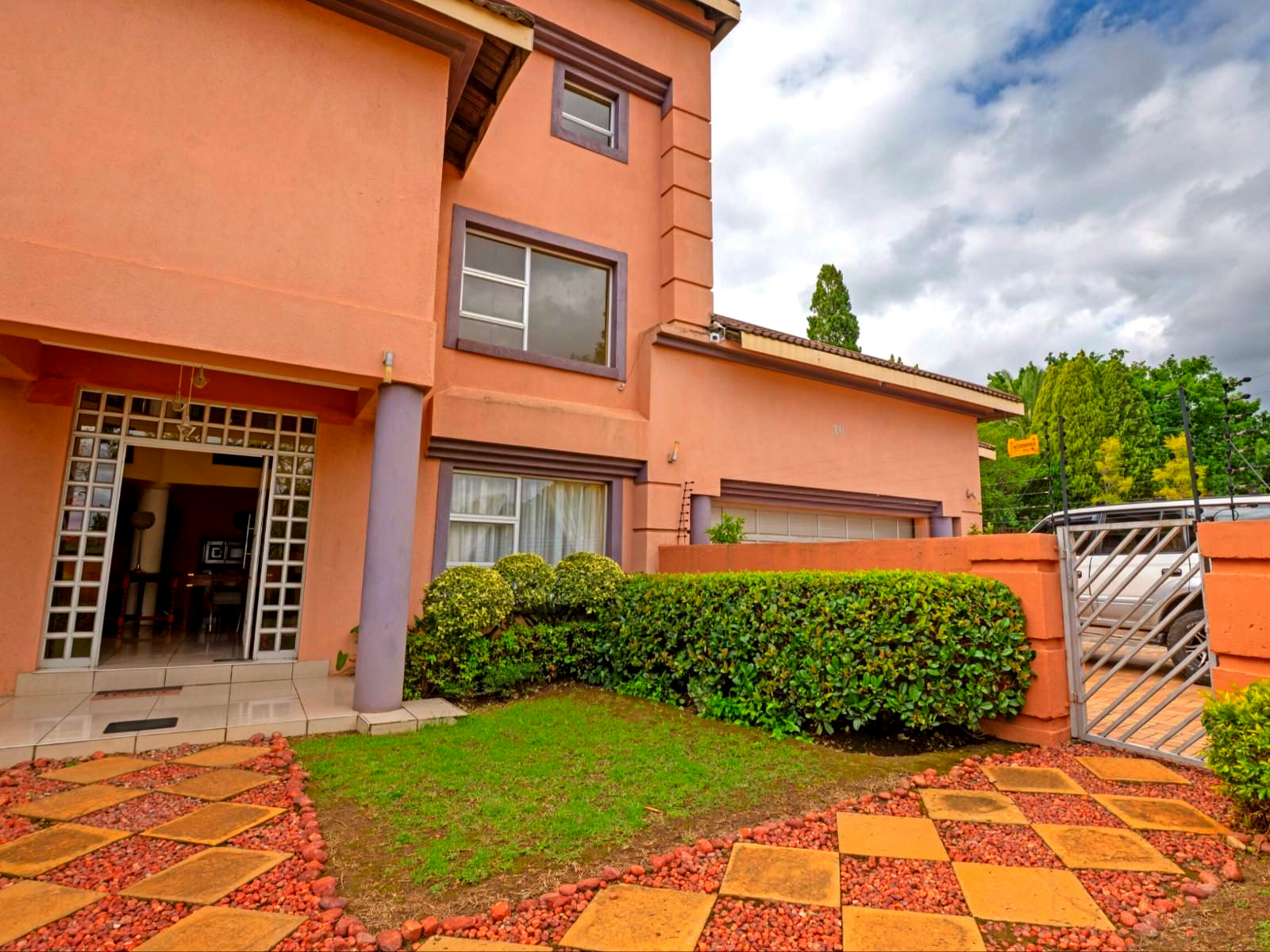 Le Chateau Guesthouse