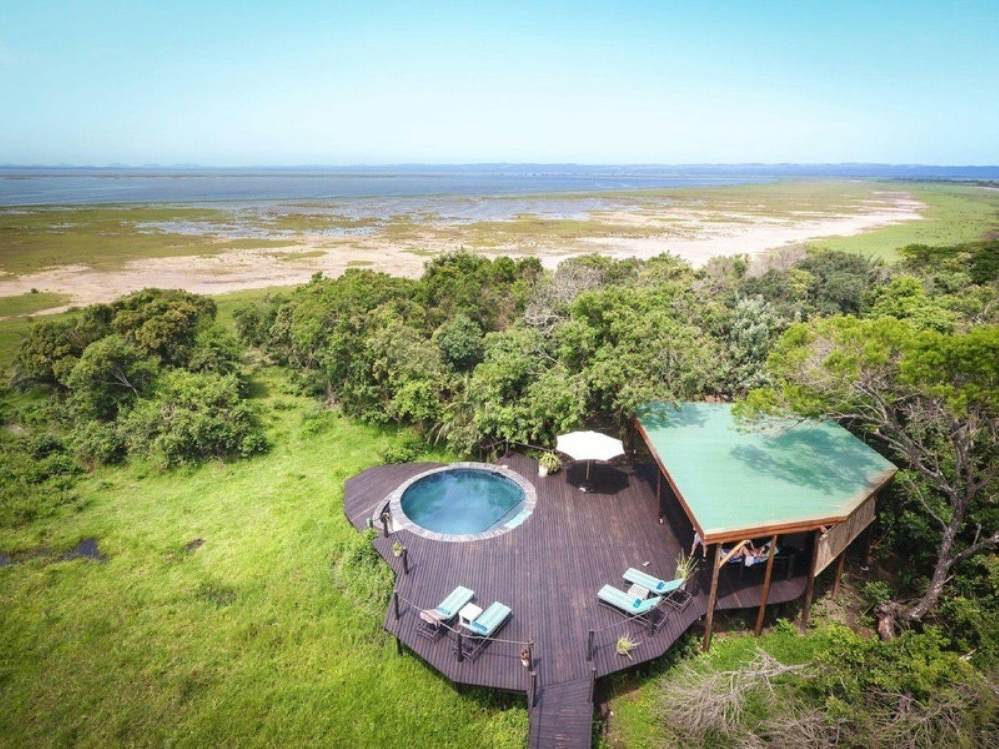 Makakatana Bay Lodge