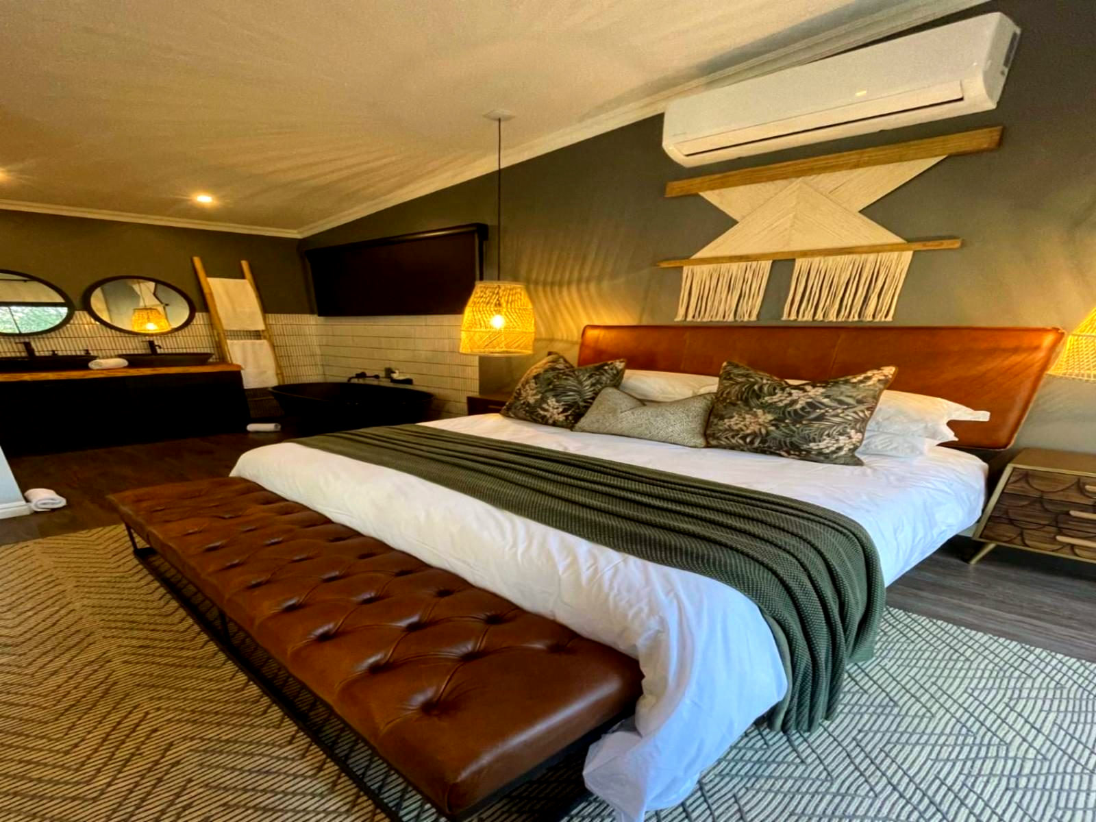 Executive Suite - 1