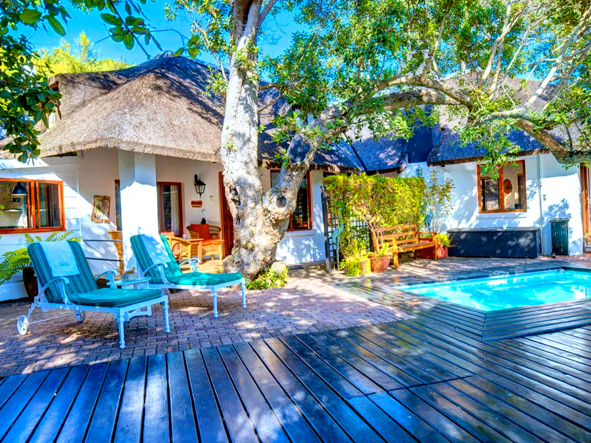 Moontide Guest Lodge