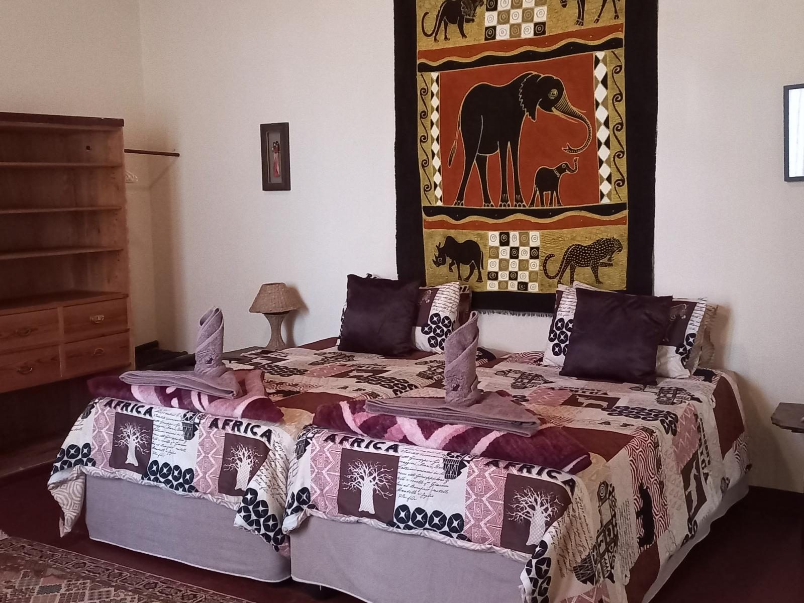 Room 7 - 3 x Single Beds - 1
