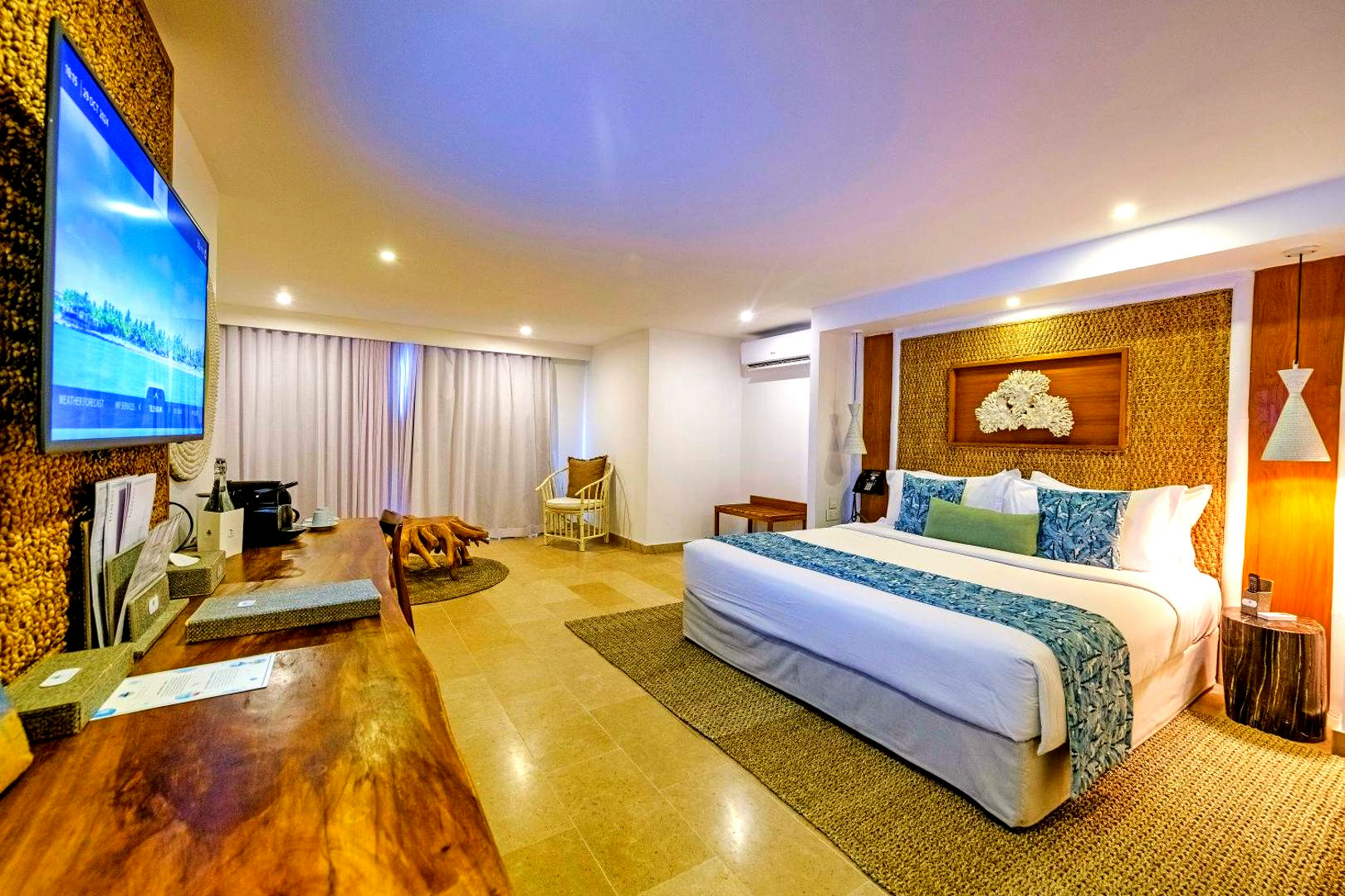 Beachfront Suite - 1