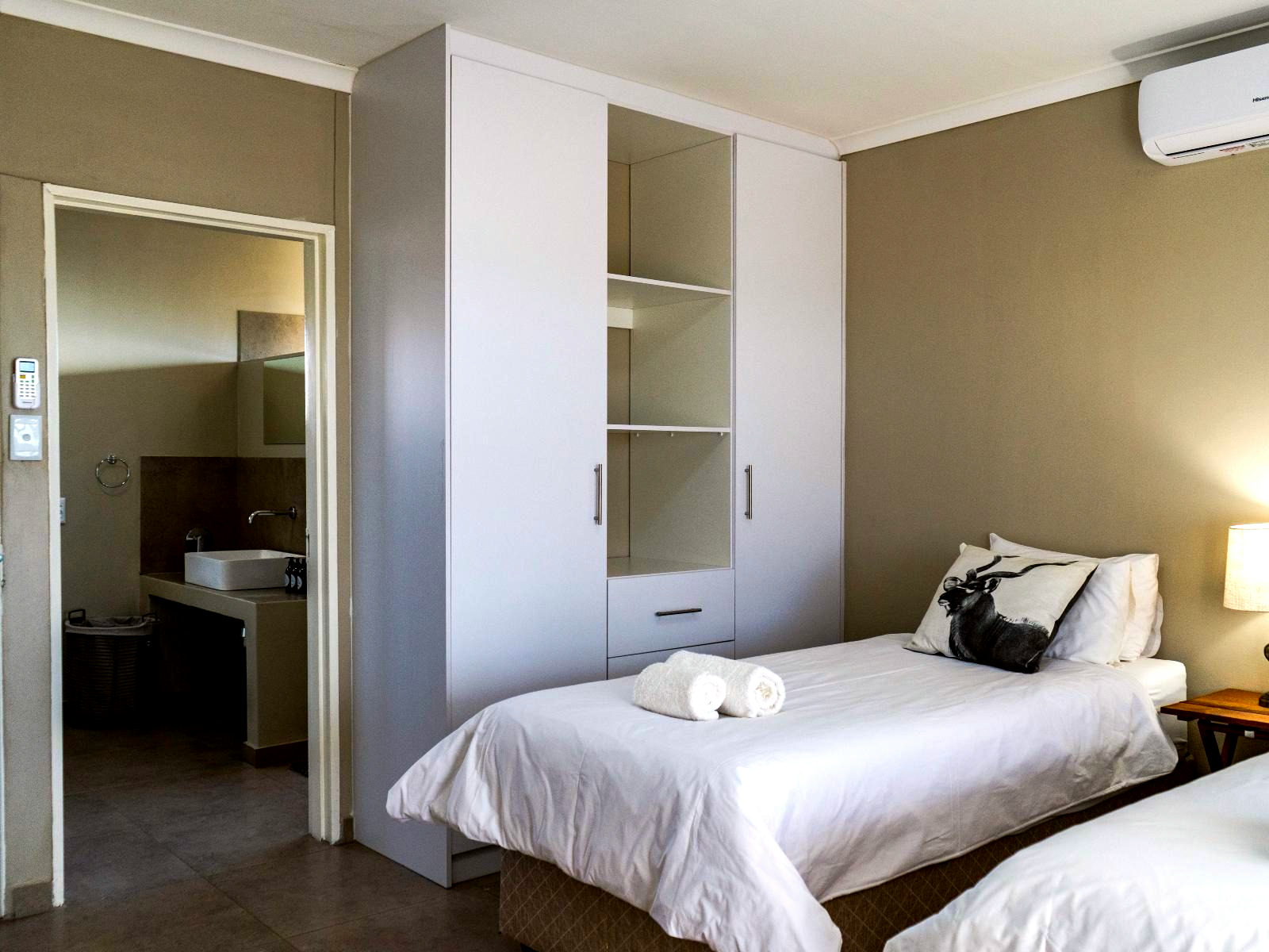 Self-catering Chalet 2 Bedroom - 1