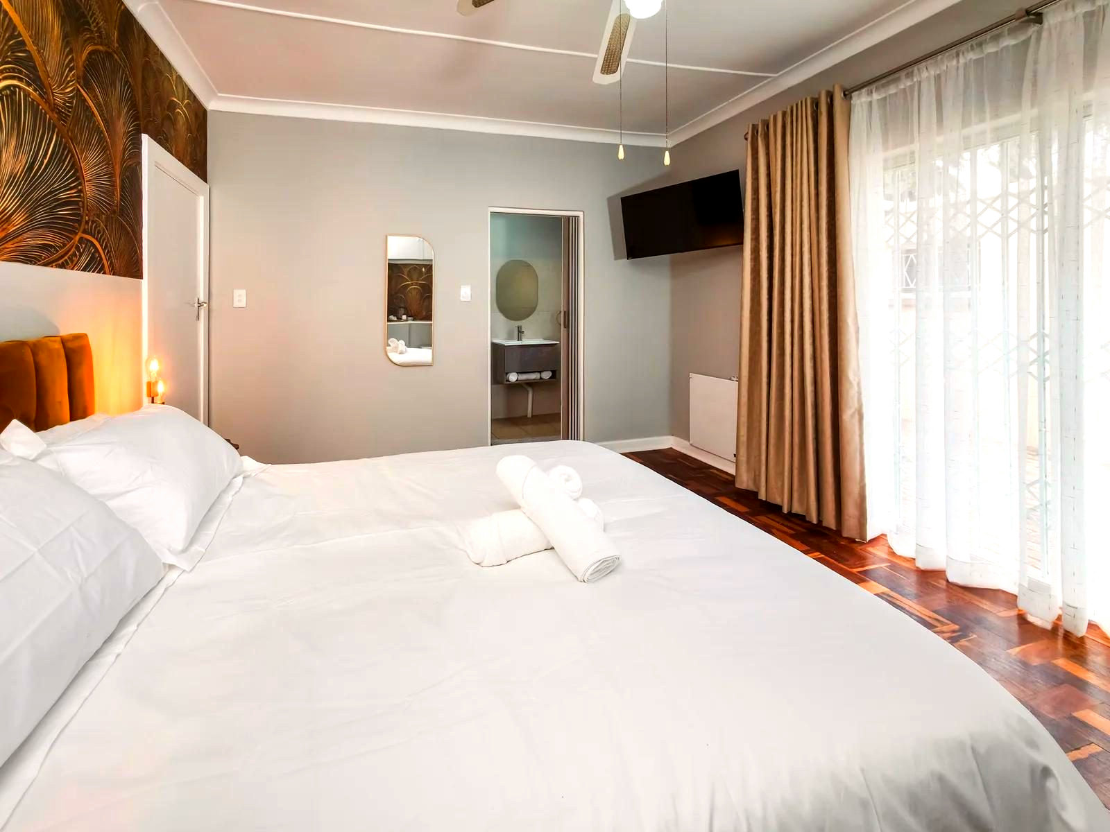 The Golden Mane Suite - 1
