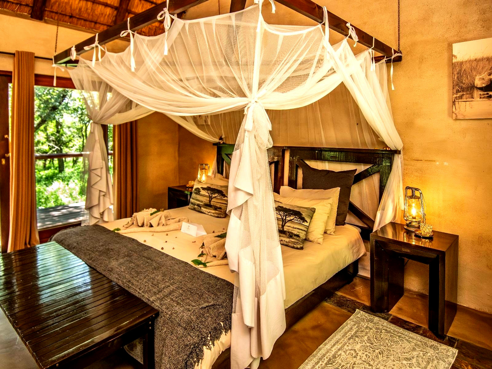 Luxury Honeymoon Suite - 1