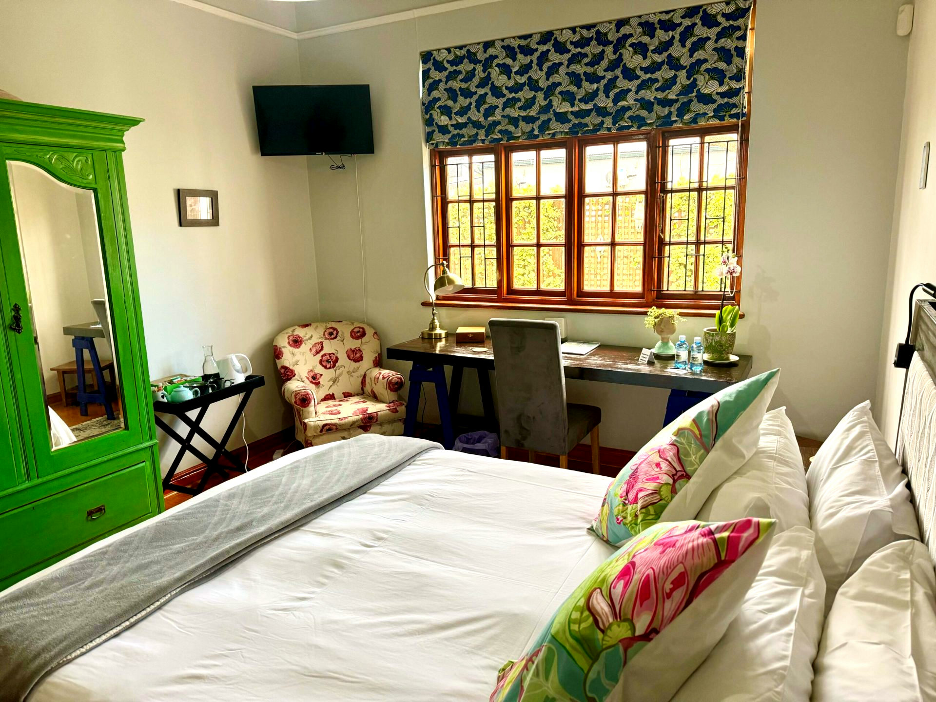 Macfadyen - Queen Room - 1