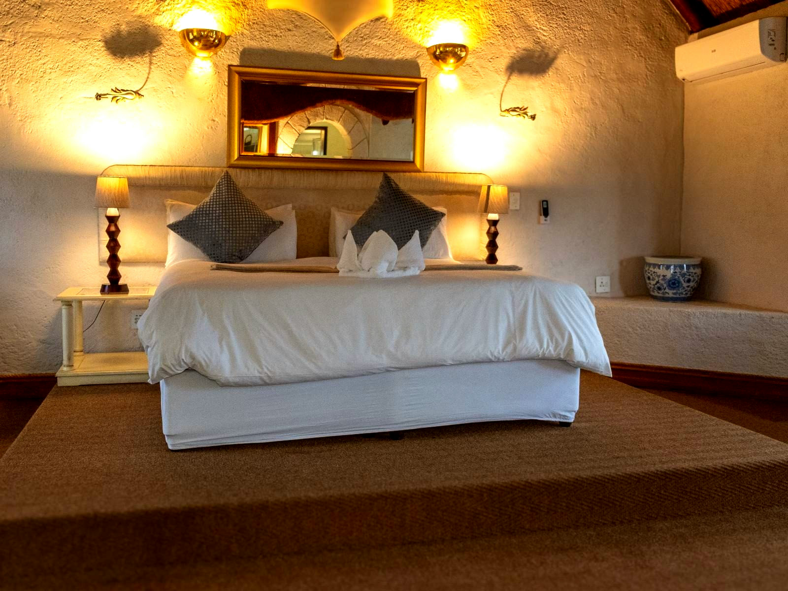 Mountain Lodge Honeymoon Room - 1
