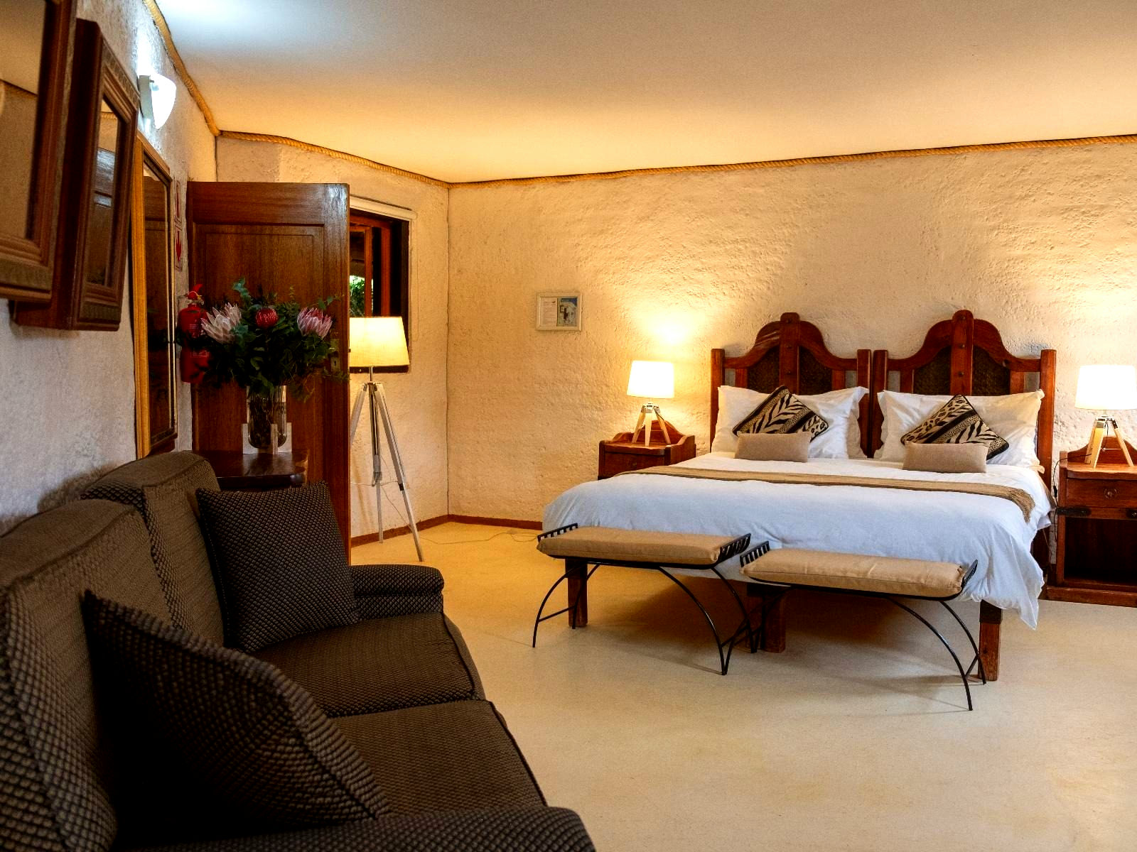 Zebra Stables - Family Room - 1
